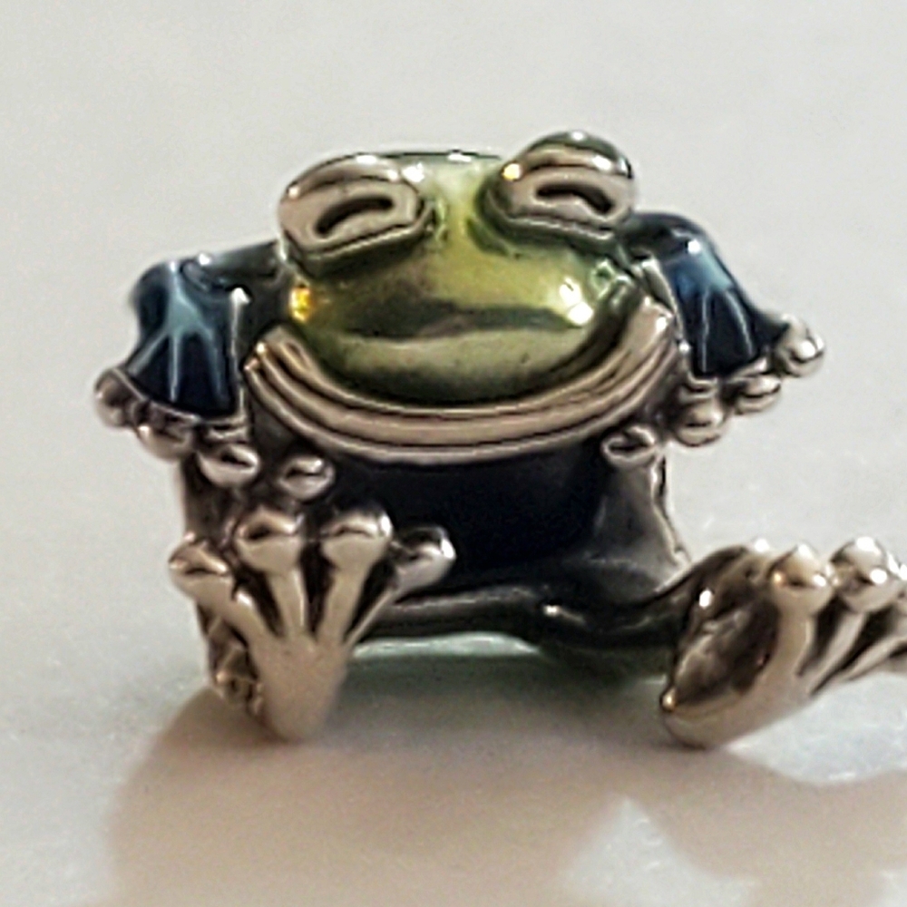 Authentiv NEW Pandora Climbing Frog Charm S925ALE Enamel - Picture 2 of 9